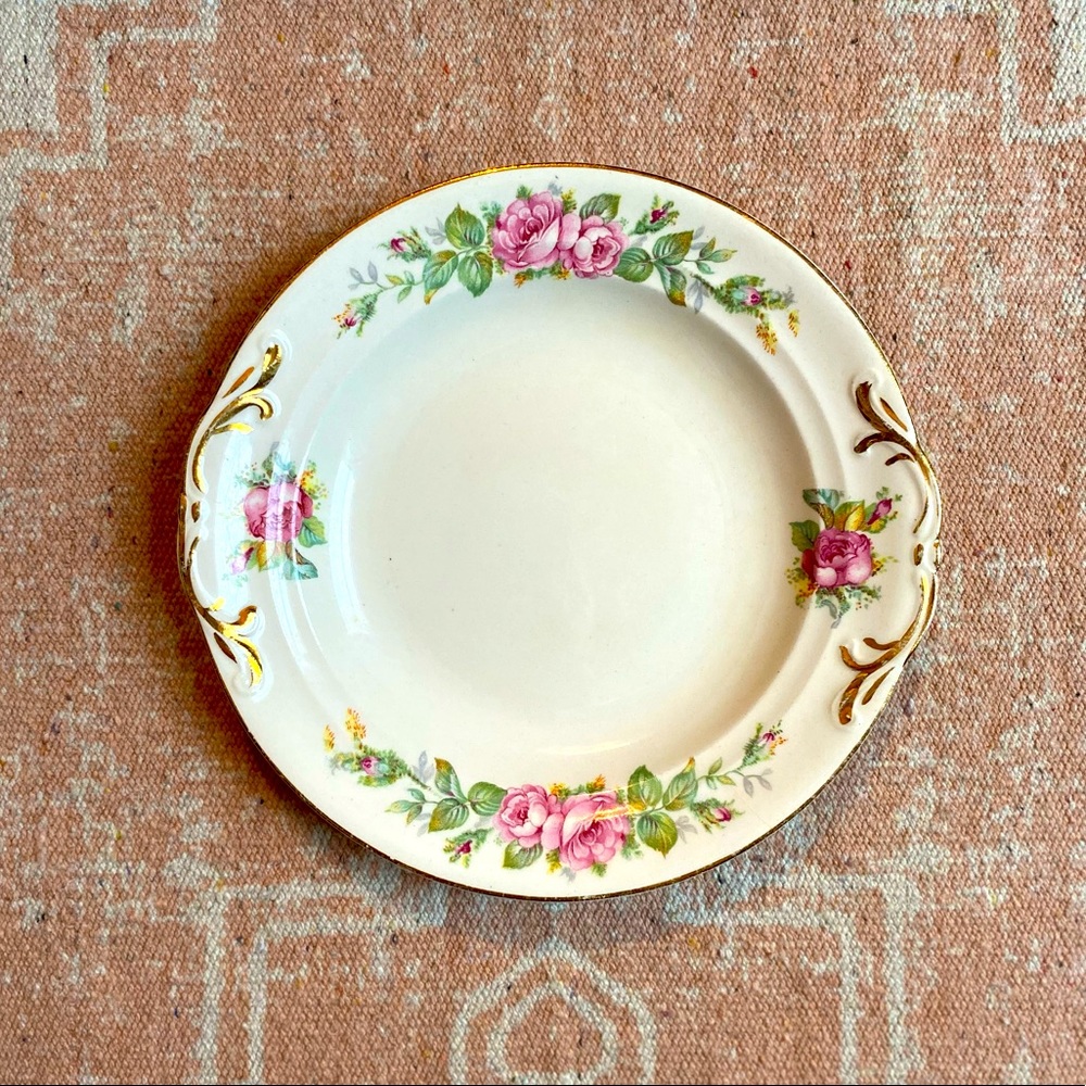 💝 Crown Potteries Co. Small 7-inch Vintage Plate with Rose Pattern